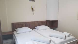 Отель Отель Капитан Гонио Стандартный двухместный номер с 2 двуспальными кроватями-11