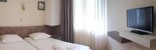 Отель Отель Капитан Гонио Стандартный двухместный номер с 2 двуспальными кроватями-2