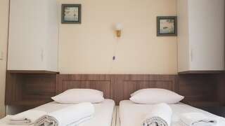 Отель Отель Капитан Гонио Стандартный двухместный номер с 2 двуспальными кроватями-17